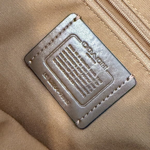 Coach Leather Crossbody Satchel, Near-Perfect Condition w/ FREE WRISTLET🩷 - Picture 5 of 12